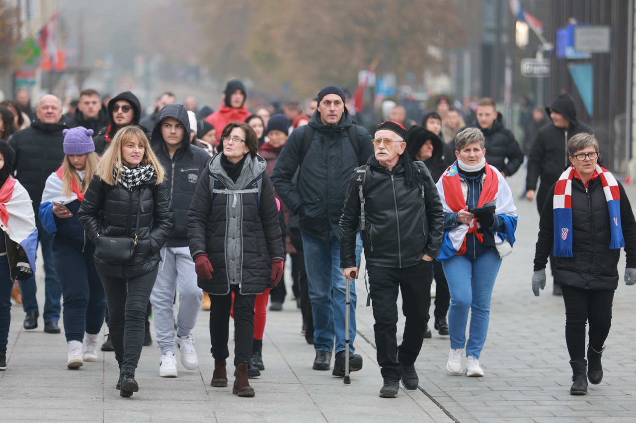 Vukovar: Okupljanje uoči obilježavanja 33. obljetnice stradanja Vukovara