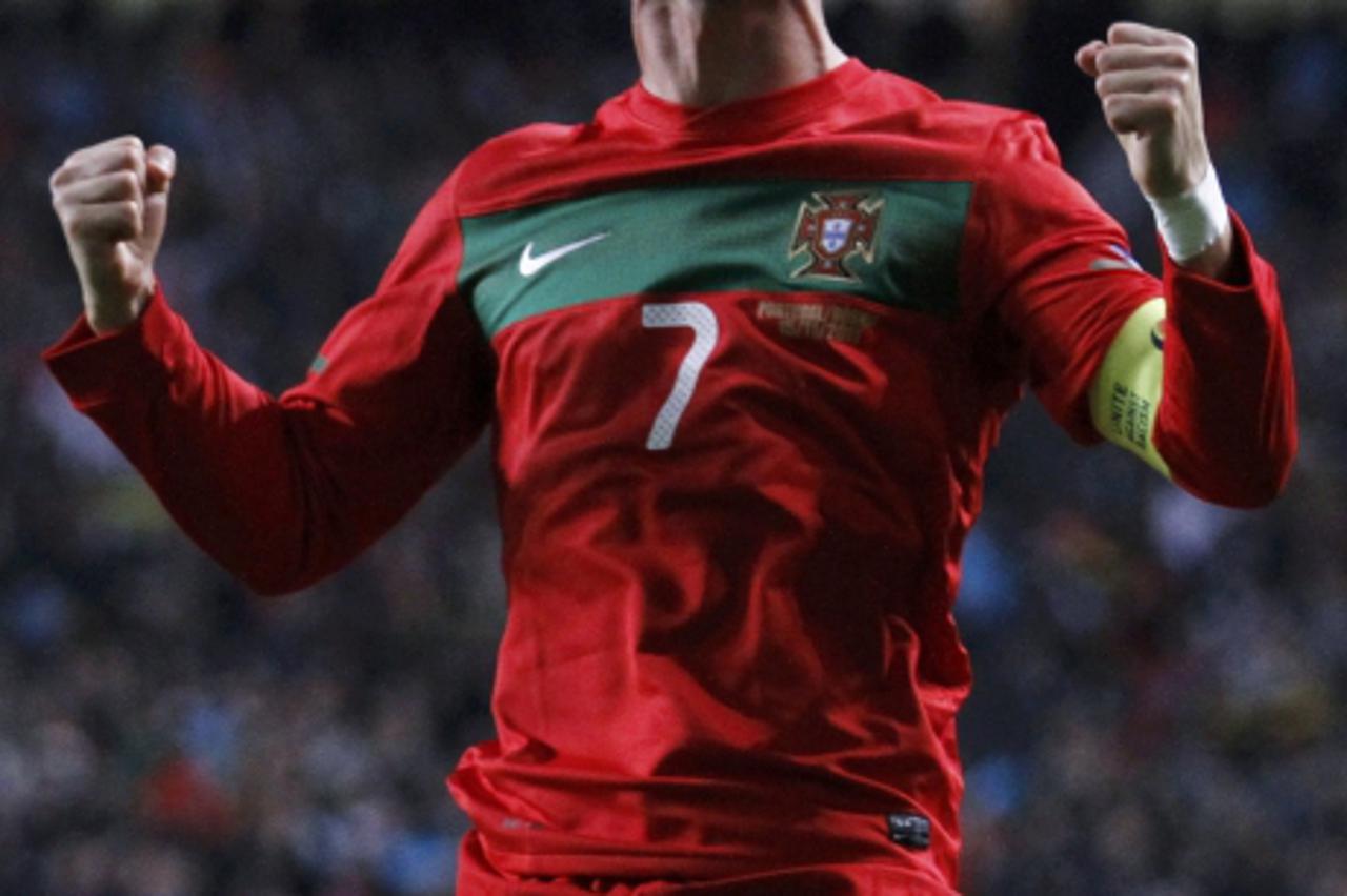 \'Cristiano Ronaldo of Portugal celebrates after scoring against Bosnia during their Euro 2012 play-off second leg qualifying soccer match at the Luz Stadium in Lisbon November 15, 2011.  REUTERS/Jose