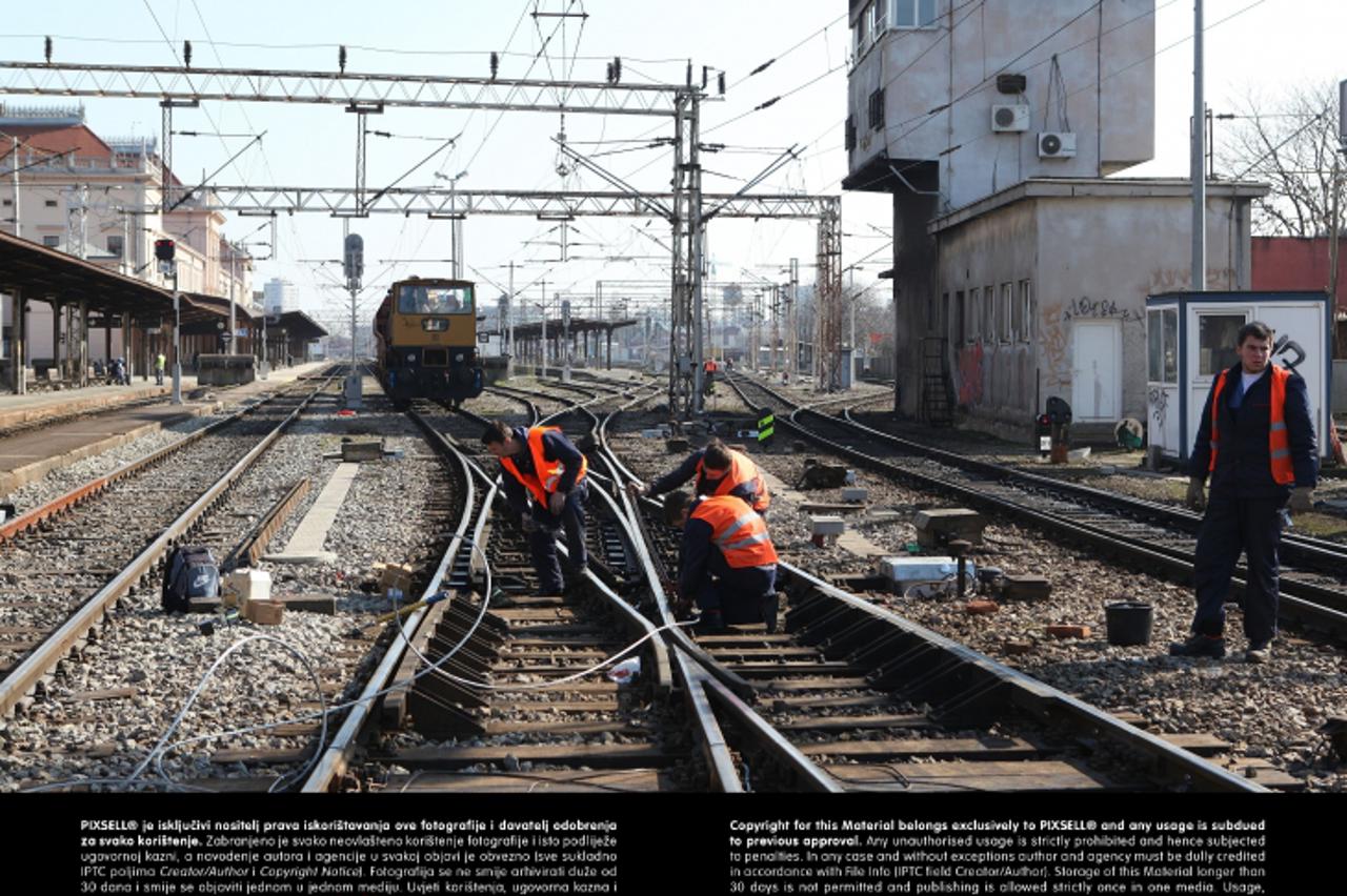 '04.03.2013., Zagreb - Na Glavnom kolodvoru u tijeku su radovi na zamjeni signalnog sustava, zbog kojiih je sav putnicki promet preusmjeren na okolne kolodvore. Radovi bi trebali trajati do 11. ozujka