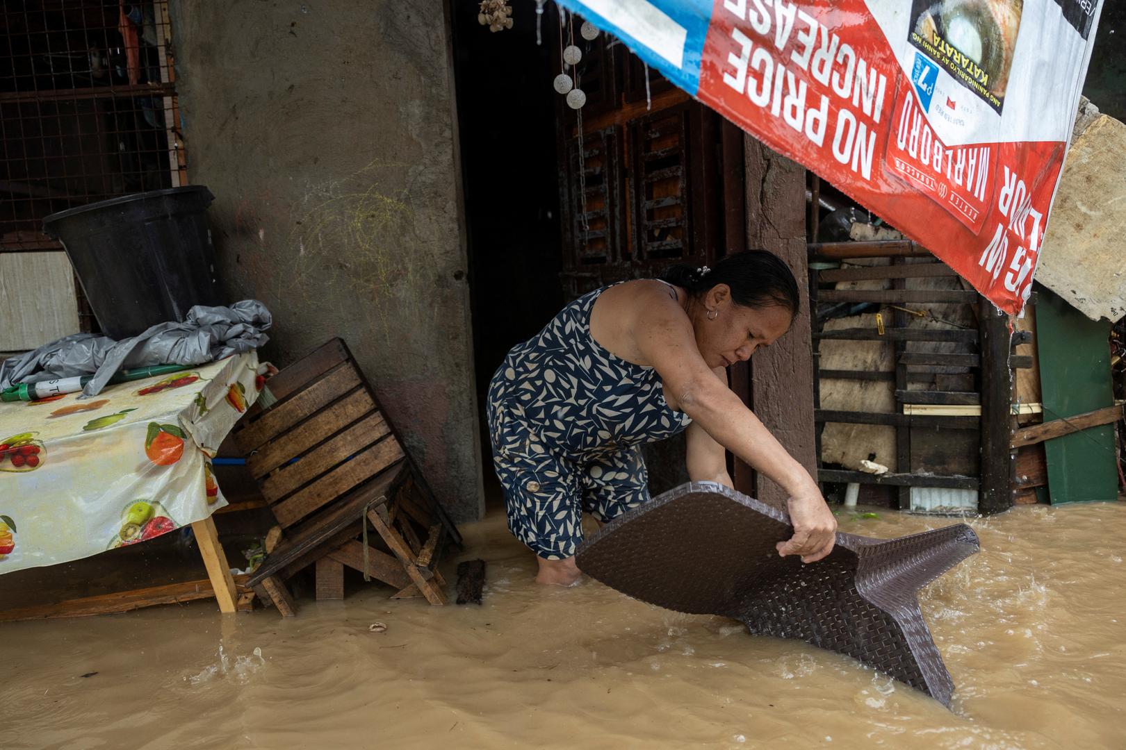 Najmanje 13 ljudi umrlo je na Filipinima zbog tropske oluje Yagi koja je počela u ponedjeljak u istočnom gradu Casiguran u pokrajini Aurora, prekinuvši struju u općini, rekao je službenik za katastrofe Elson Egargue.