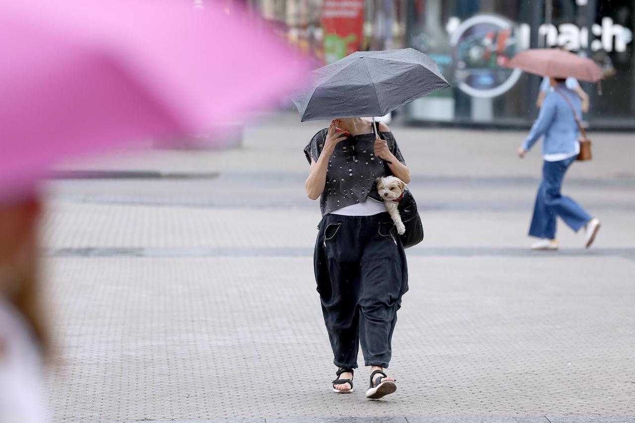 Prvi radni dan u Zagrebu je počeo sa slabom kišom