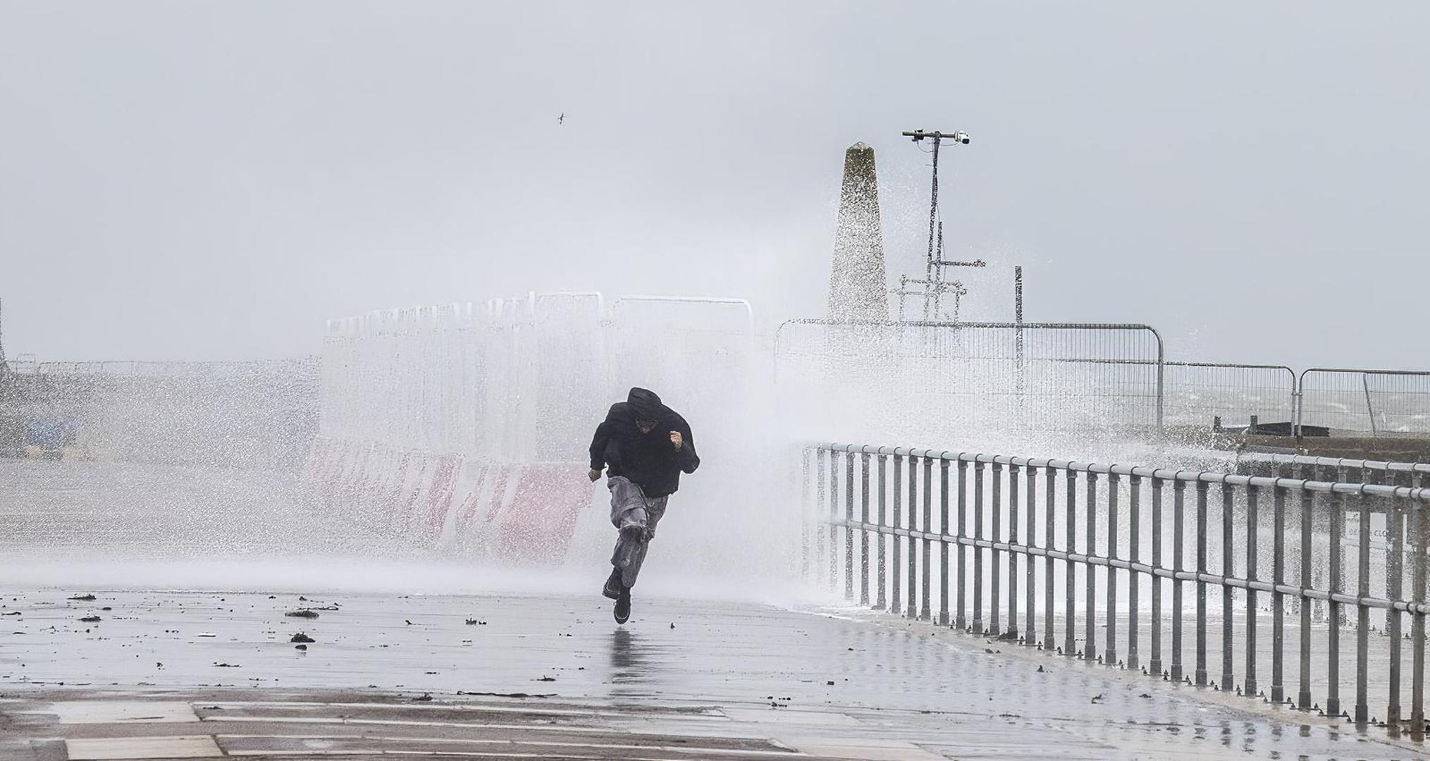 02.11.2023. The sea front at Southsea in Hampshire is hit by waves following the the arrival of Storm Ciaran , A person runs through the spray of a wave hitting the seafront wall    Material must be credited "The Times/News Licensing" unless otherwise agreed. 100% surcharge if not credited. Online rights need to be cleared separately. Strictly one time use only subject to agreement with News Licensing Photo: Richard Pohle/NEWS SYNDICATION