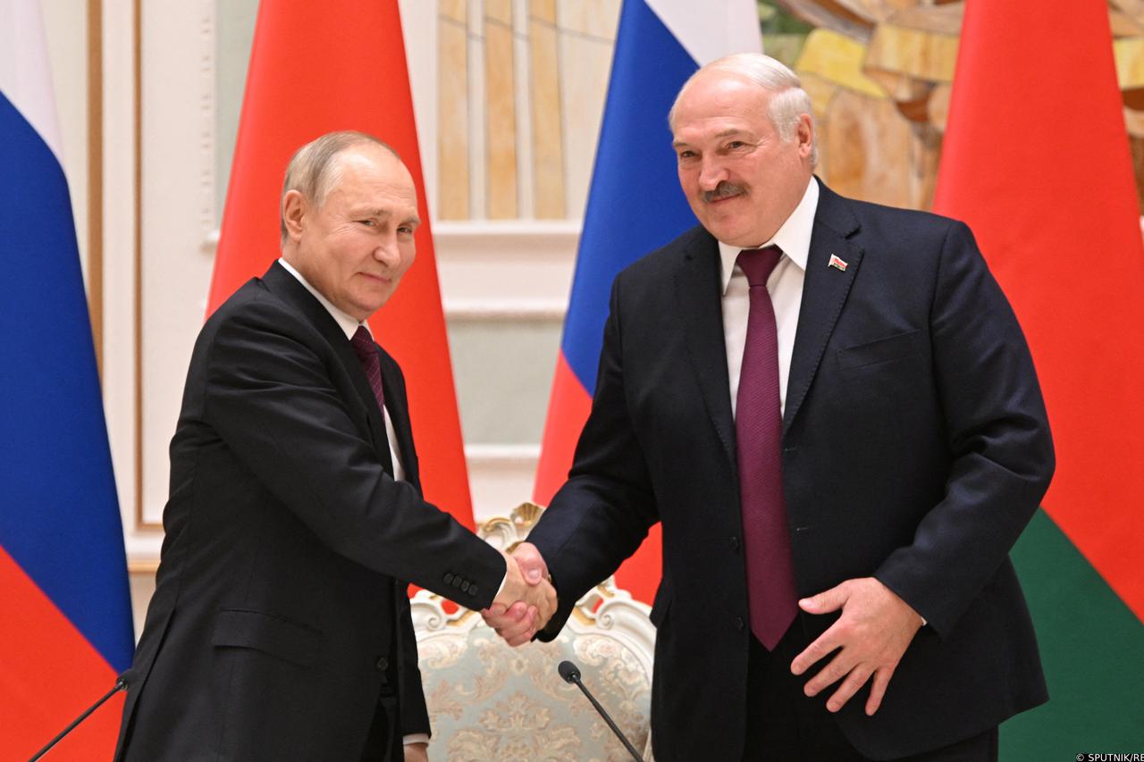 Russian President Vladimir Putin and Belarusian President Alexander Lukashenko attend a news conference in Minsk