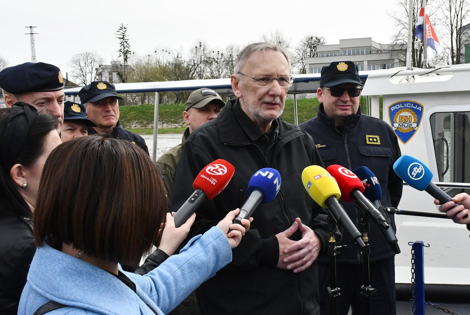 26.03.2024., Staraa Gradiska - Potpredsjednik Vlade i ministar unutarnjih poslova RH Davor Bozinovic obisao je drzavnu granicu i policijske sluzbenike koji rade na zastiti drzavne granice i suzbijanju nezakonitih migracija na podrucju Policijske uprave brodsko-posavske. Photo: Ivica Galovic/PIXSELL