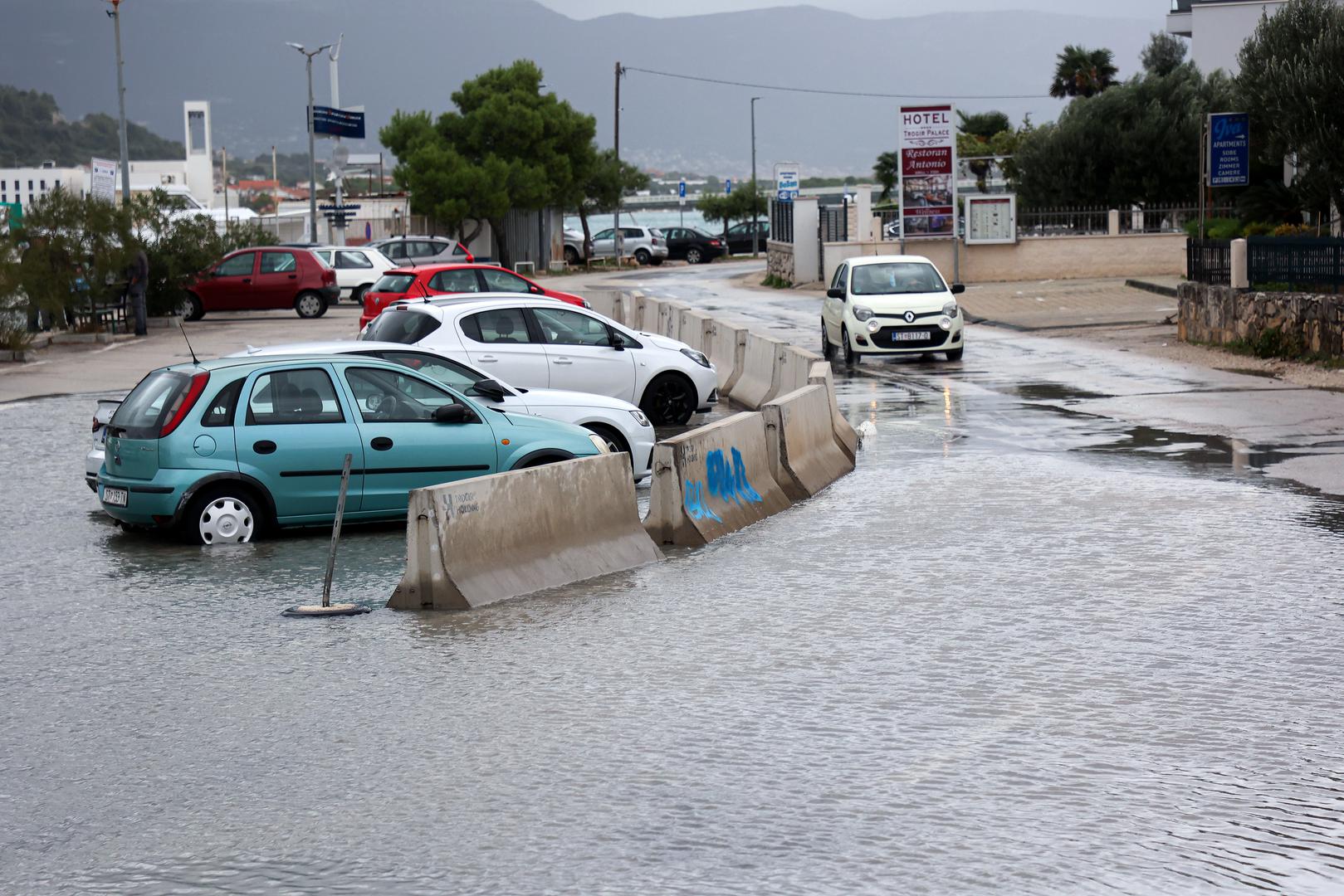 05.11.2023., Trogir - Cesta na Ciovu poplavljena plimom  Photo: Ivana Ivanovic/PIXSELL