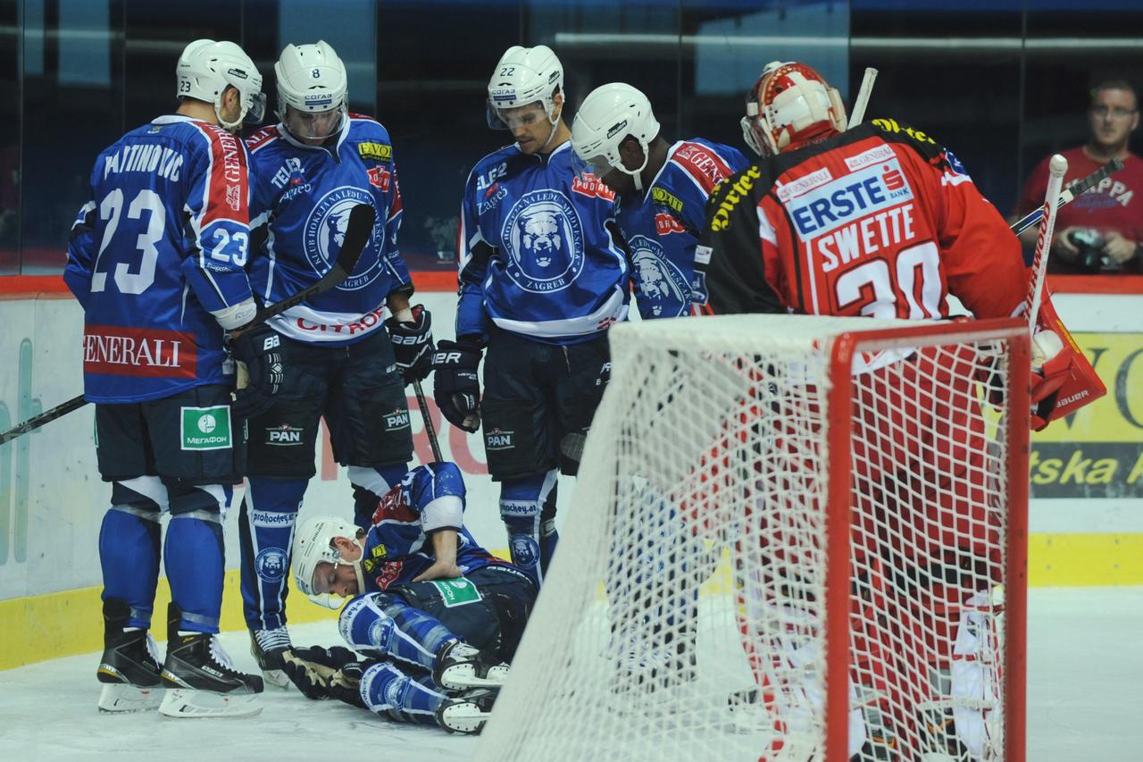 29.08.2014., Zagreb - Dom sportova, memorijalna utakmica Ferdo Spaljic 2014, KHL Medvescak - KAC Klagenfurt. Ozljeda Brock Trotter Photo: Marko Lukunic/PIXSELL