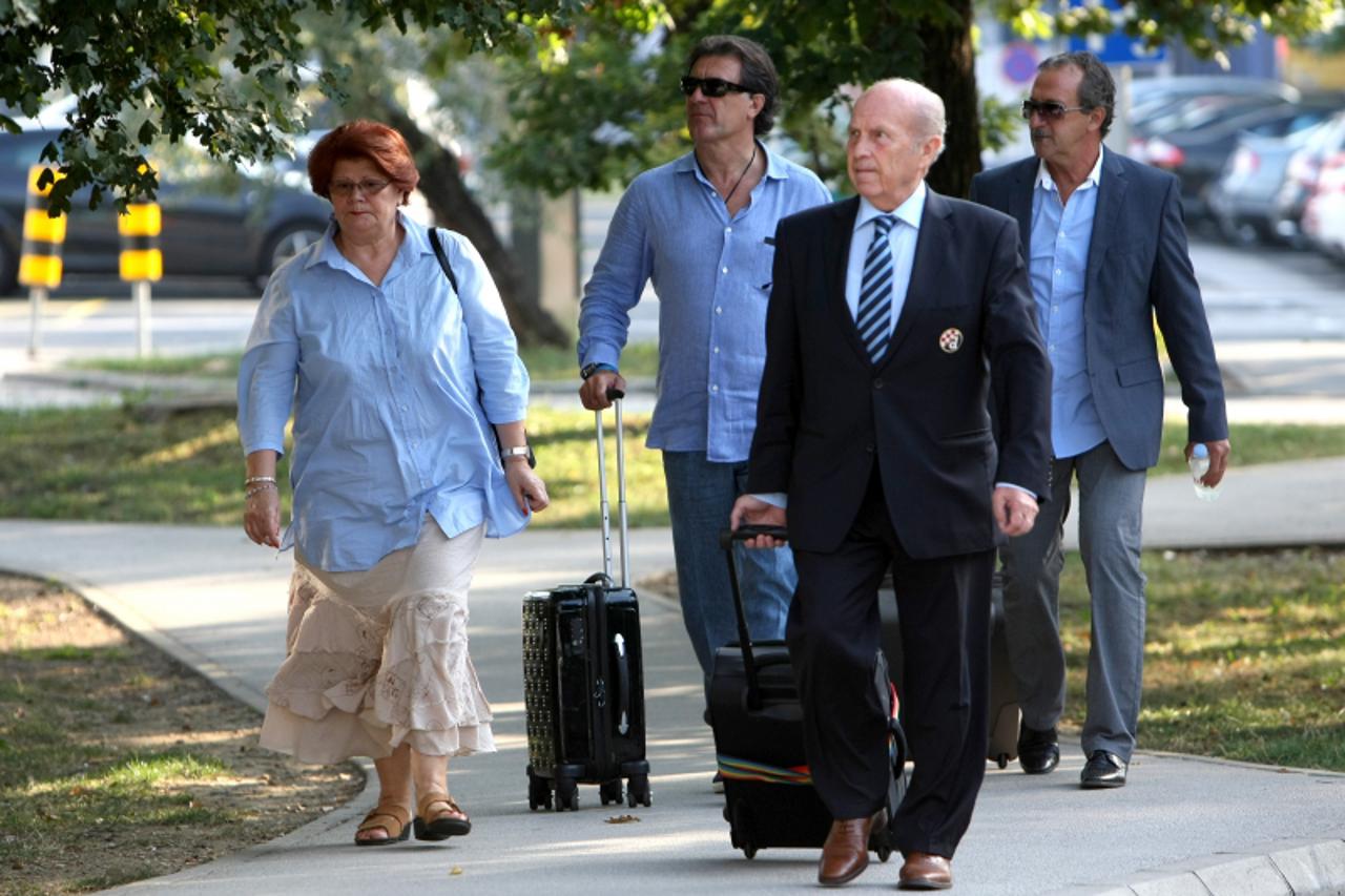 '22.08.2011. Zagreb, Hrvatska - Nogometasi GNK Dinamo odlaze u Malmo na drugu utakmicu cetvrtog pretkola lige prvaka. Zdravko Mamic, Mirko Barisic. Photo: Petar Glebov/PIXSELL'