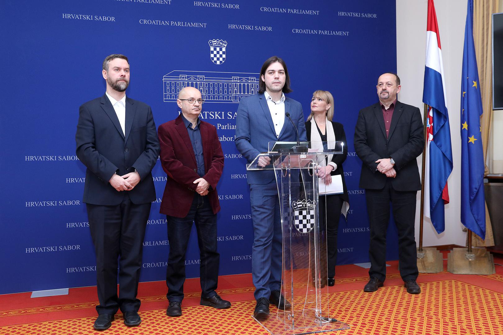 17.01.2020., Zagreb - Na konferenciji za medije zastupnika Damjana Vucelica o temi: "Polozaj kune" govorili su zastupnici Damjan Vucelic, Ivan Lovrinovic, Bruna Esih, Goran Aleksic te zastupnik u Europskom parlamentu Ivan Vilibor Sincic.rPhoto: Patrik Macek/PIXSELl