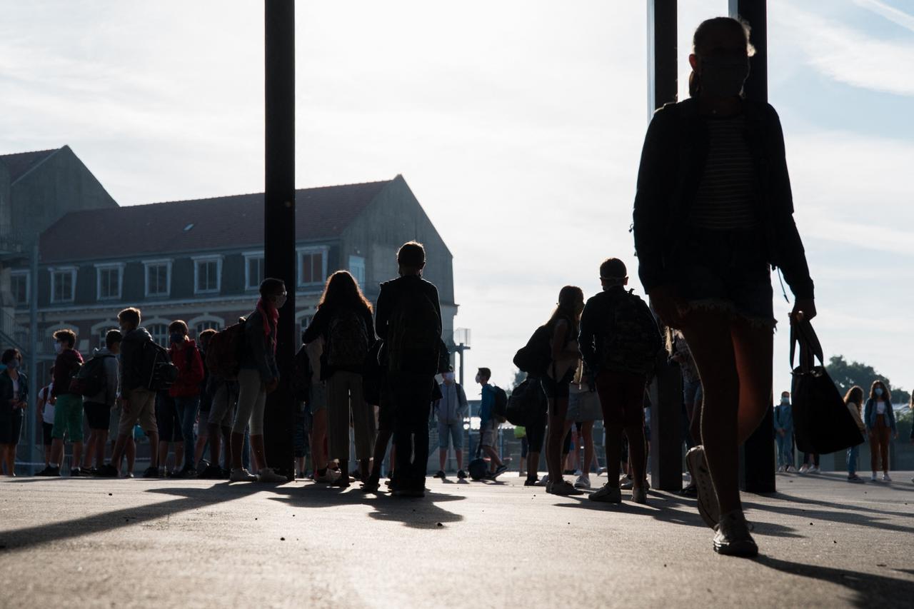 Secondary School Reopens during Covid-19 - Lille