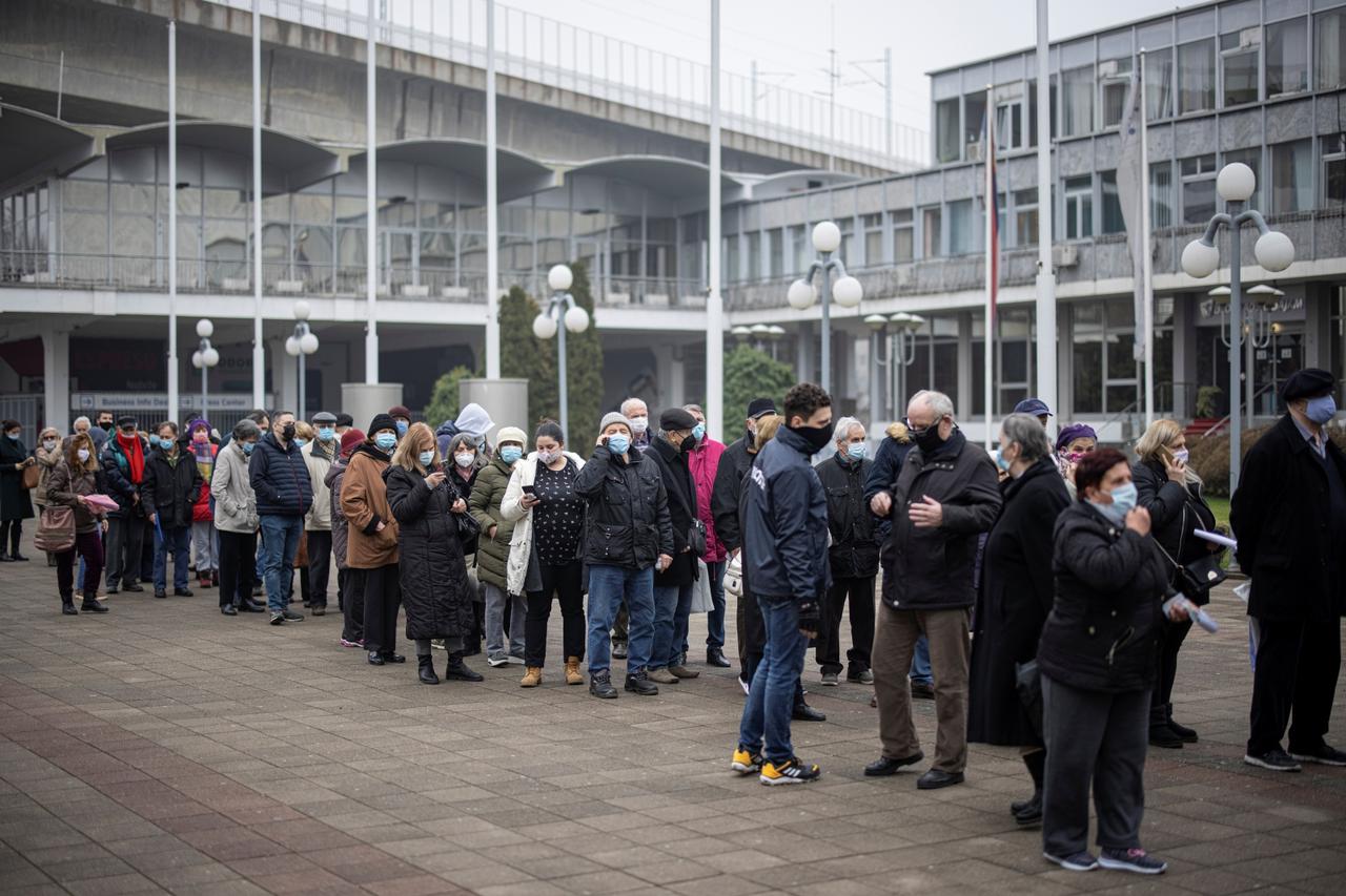 Serbia offers people a choice between vaccines