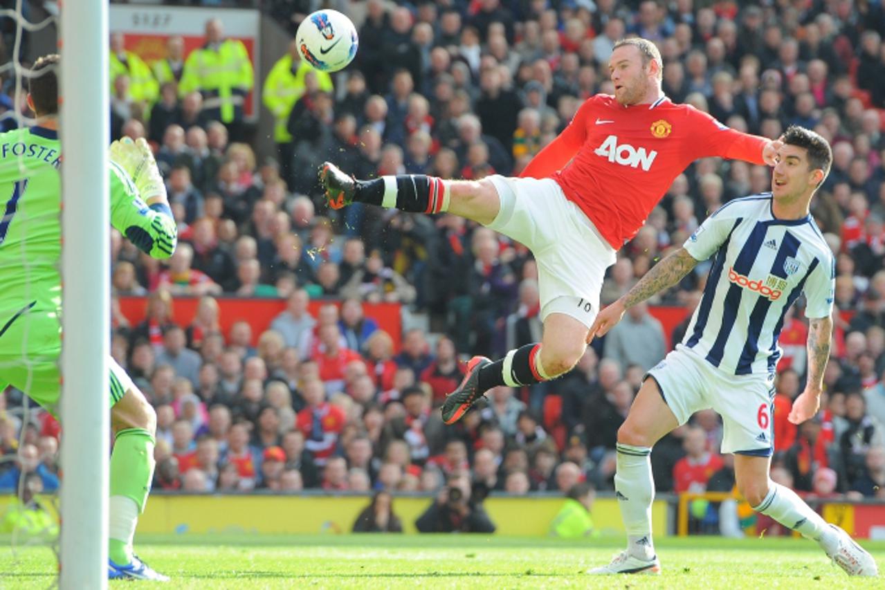 'Manchester United's English forward Wayne Rooney  (C) wins a ball from West Bromwich Albion's English defender Liam Ridgewell (R) during the English Premier League football match between Mancheste