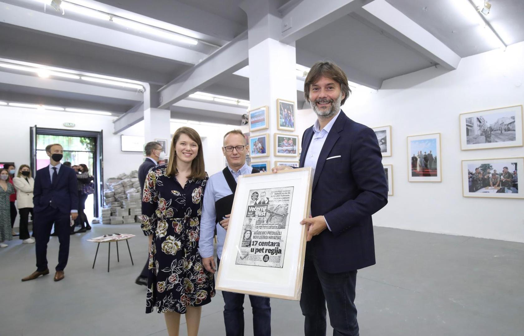 28.05.2021., Zagreb - Gliptoteka HAZU. Vecernjakova izlozba fotografija "30 godina hrvatske neovisnosti" . Izlozbu su pozdravnim govorom otvorili Drazen Klaric, Anita Ruso i Damir Kanaet. Photo: Sanjin Strukic/PIXSELL