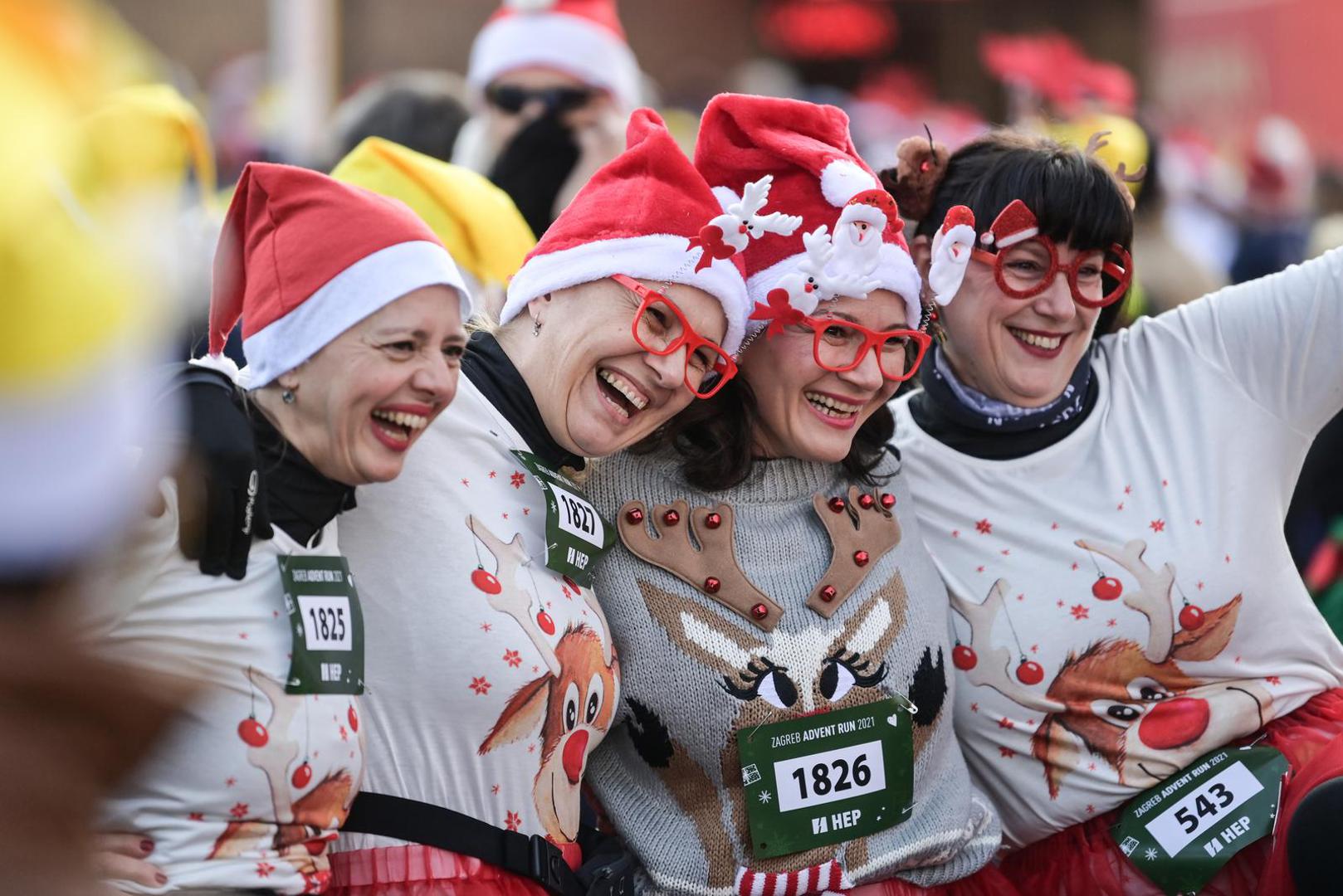 12.12.2021., Zagreb - Humanitarna i kostimirana utrka Zagreb Advent Run odrzala se u centru grada, njih vise od 2000 iz cak 29 drzava trcali su  za plemeniti cilj i pruzili podrsku zenama u borbi protiv razlicitih oblika raka. Ovogodisnji partner utrke je Udruga zena oboljelih i lijecenih od raka „Nismo same“.