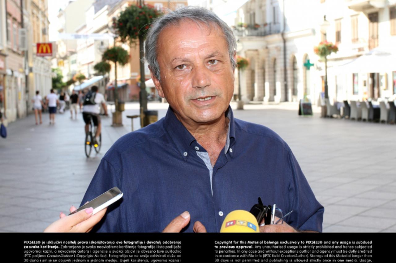 '03.08.2013., Rijeka - Gradonacelnik Vukovara Zeljko Sabo na Korzu dao izjavu za medije vezano za optuzbe o podmicivanju.  Photo: Goran Kovacic/PIXSELL'