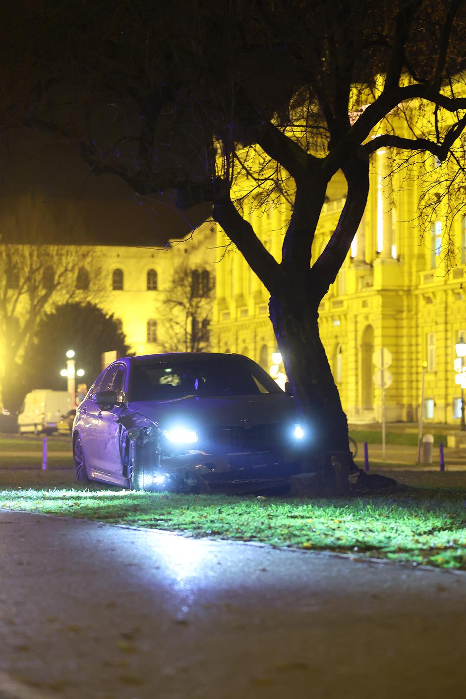 Zagreb: BMW-om uletio u suprotni smjer, izazvao sudar pa pobjegao