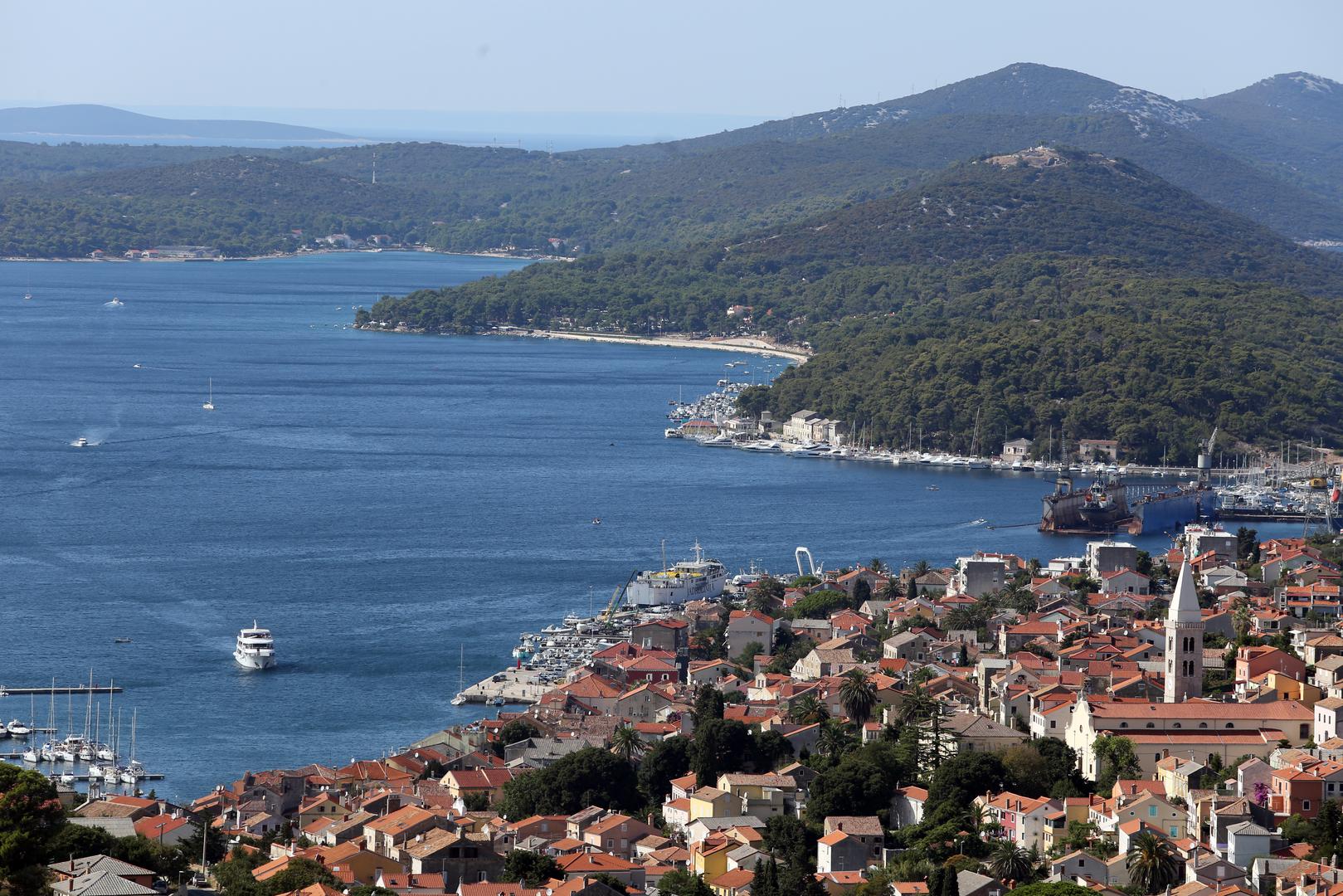 7. Lošinj – 7,087 stanovnika