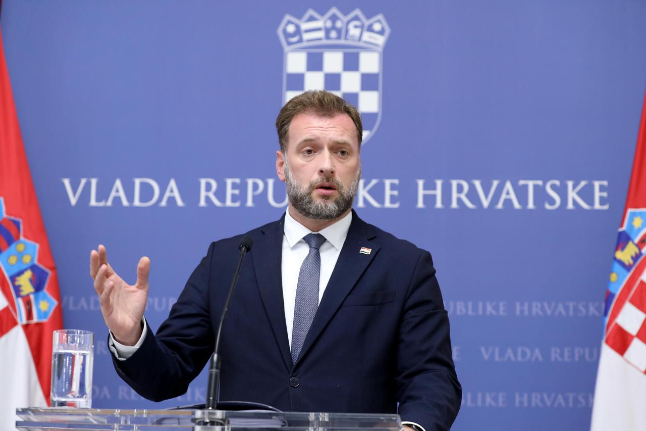 Ministar Banožić obratio se medijima nakon sastanka s Plenkovićem i generalima