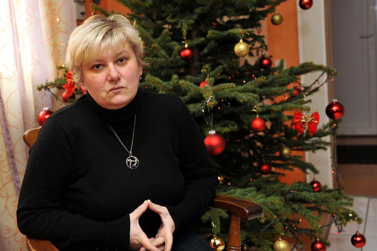 \'30.12.2010., Petrinjska 25, Zagreb - Sanja Saric majka Miroslava i Marka Sarica kojima je jucer pocelo sudjenje za napad na gaya Gorana Hadzica.  Photo: Goran Stanzl/PIXSELL\'