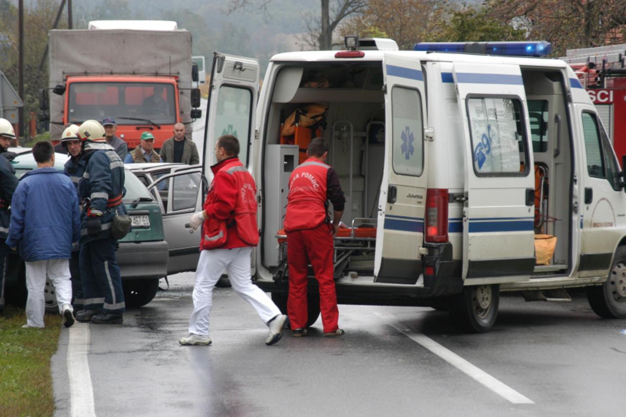 '03.01.2011., Bjelovar - Prema novom ustroju sluzba Hitne pomoci tijekom tjedna se ukida drugi lijecnik u timu, a sto ce znaciti da kada tim izadje na teren ambulanta ostaje prazna, odnosno bez lijecn