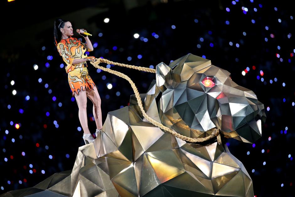 i Super Bowl XLIX - Celebrities and ShowKaty Perry performs onstage during the Pepsi Super Bowl XLIX Halftime Show at University of Phoenix Stadium on February 1, 2015 in Glendale, Arizona.Lionel Hahn Photo: 