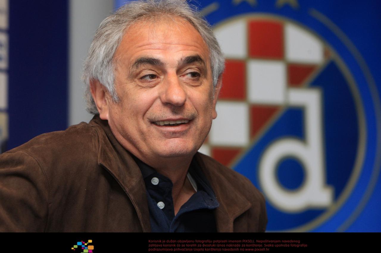 \'29.04.2011. Maksimir, Zagreb- U prostorijama uprave nogometnog kluba Dinamo u Maksimiru,trener kluba Vahid Halilhodzic odrzao je pressicu. Photo: Boris Scitar/PIXSELL\'