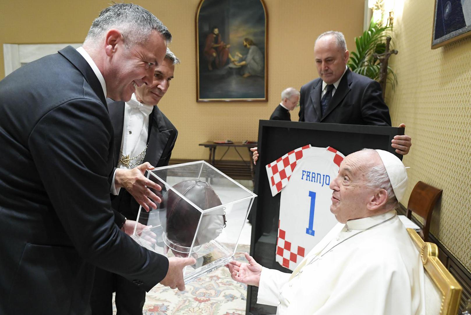 **NO LIBRI** Italy, Rome, Vatican, 2024/6/5. Pope Francis receives in private audience Croatian national soccer team  in the Vatican. Photograph by VATICAN MEDIA  / Catholic Press Photo Photo: VATICAN MEDIA / ipa-agency.net/IPA