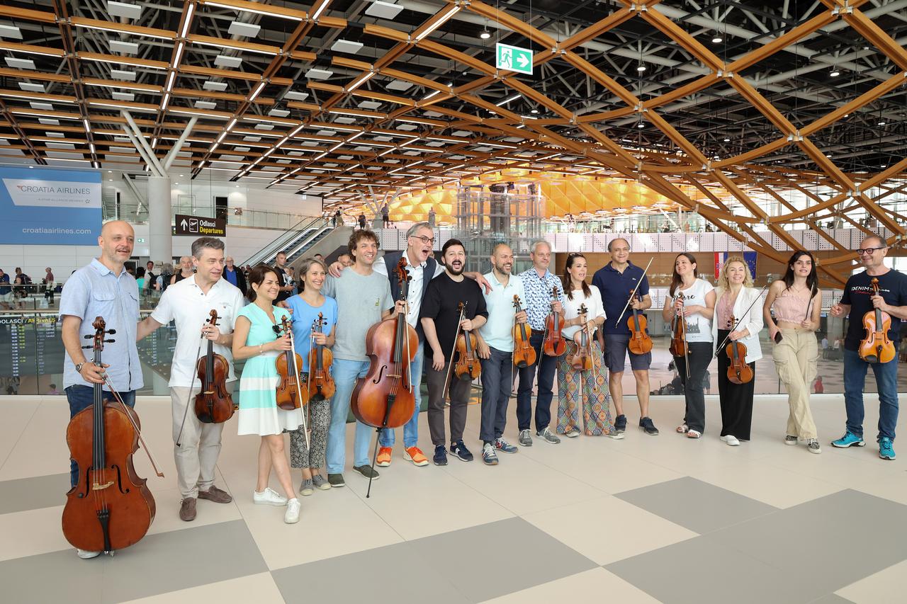 Split: Gudači milanske Scale u zračnoj luci  održali su koncert