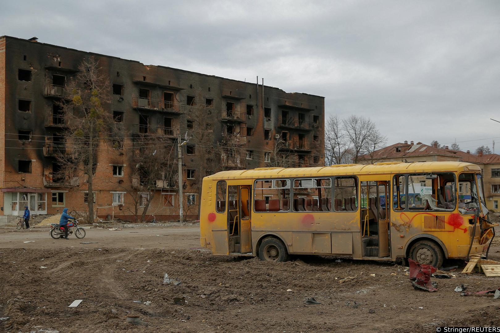 Local are seen at a square damaged by shelling, as Russia’s attack on Ukraine continues, in the town of Trostianets, in Sumy region, Ukraine March 28, 2022. Picture taken March 28, 2022.  REUTERS/Oleg Pereverzev Photo: Stringer/REUTERS