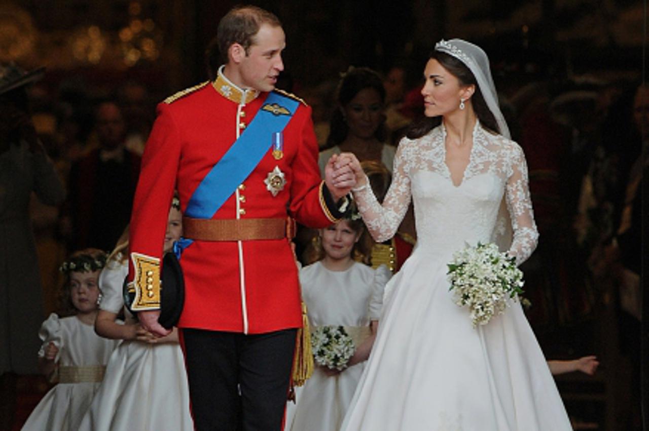 'Britain\'s Prince William and his wife Kate, Duchess of Cambridge, come out of Westminster Abbey in London, after their wedding service, on April 29, 2011.   AFP PHOTO / CARL DE SOUZA'