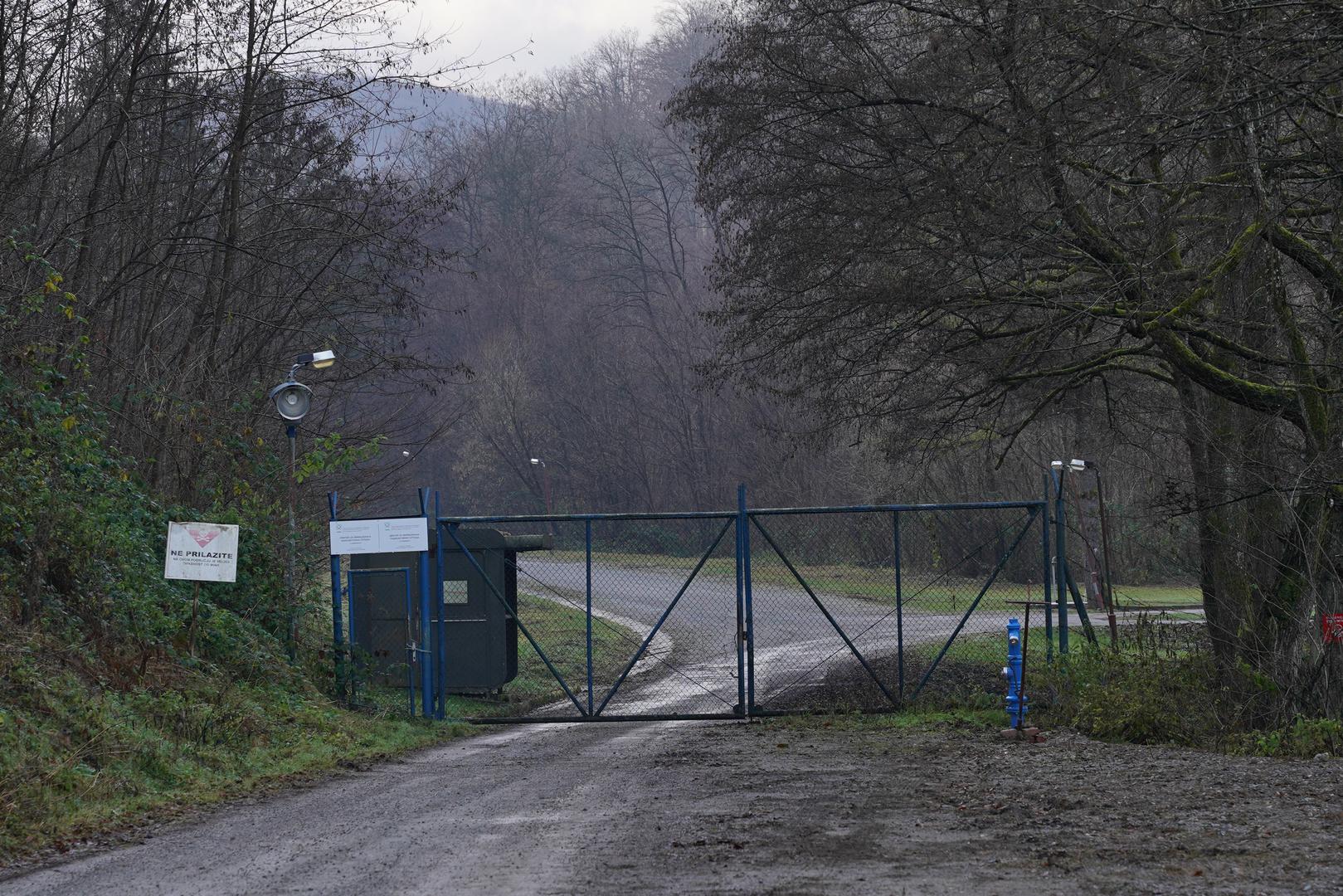 20.12.2021., Trgovska gora (HR) i Novi Grad (BiH) - Trgovska gora je vec tjednima u fokusu odnosa izmedju BiH i Hrvatske zbog planova Hrvatske da radioaktivni otpad iz NE Krsko kroz nekoliko godina pocne skladistiti u ovoj bivsoj vojarni nadomak granice sa BiH i rijekom Unom. Ekipa Pixsella obisla je Trgovsku goru i skladista gdje su planirana odlaganja ovog otpada, kao i Novi Grad u BiH gdje su nam sagovornici bili gradjani ovog BH gradića, Aleksandar Jankovic, advokat, i Mario Crnkovic, eko aktivista iz NGO Green Team.  Photo: Dejan Rakita/PIXSELL