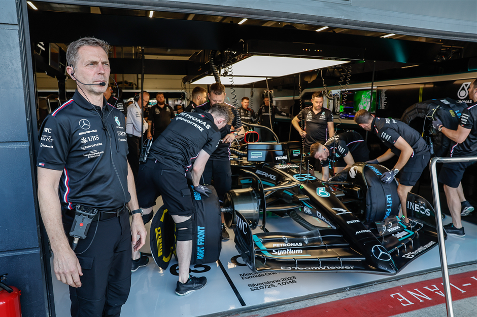 Einhell iza kulisa Mercedes-AMG PETRONAS F1 Team-a