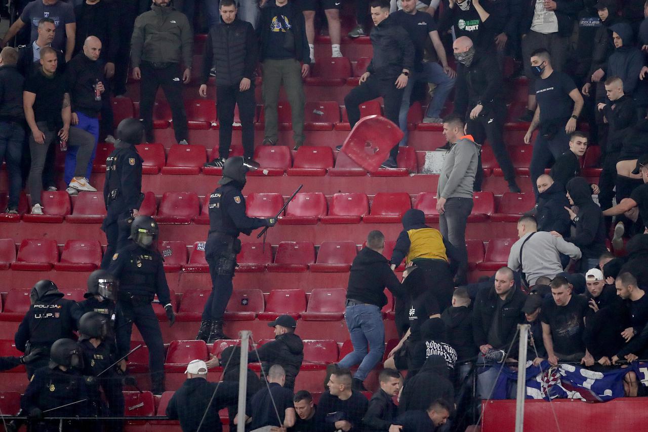 Sevilla: Specijalna policija intervenirala na utakmici GNK Dinamo - FC Sevilla