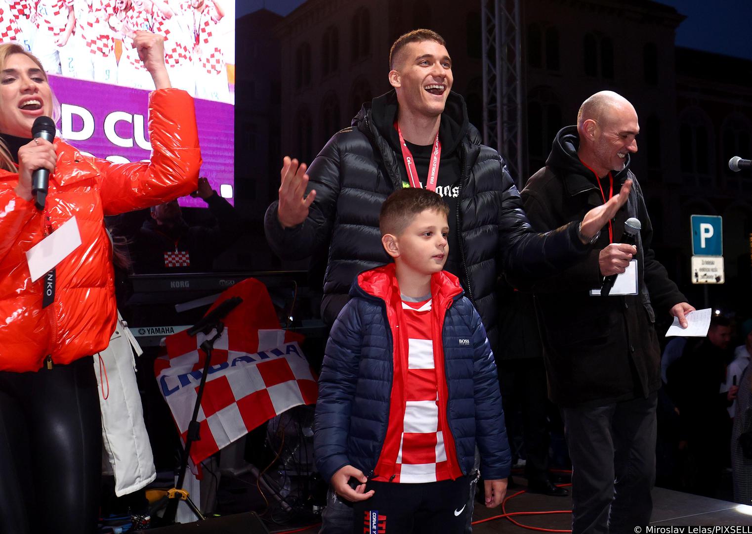 19.12.2022., Split - Splicani na rivi organizirali svecani docek za Vatrene reprezentativceMarka Livaju, Ivu Grbica, Maria Pasalica, Ivana Perisica, Josipa Juranovica i Nikolu Vlasica.  Photo: Miroslav Lelas/PIXSELL