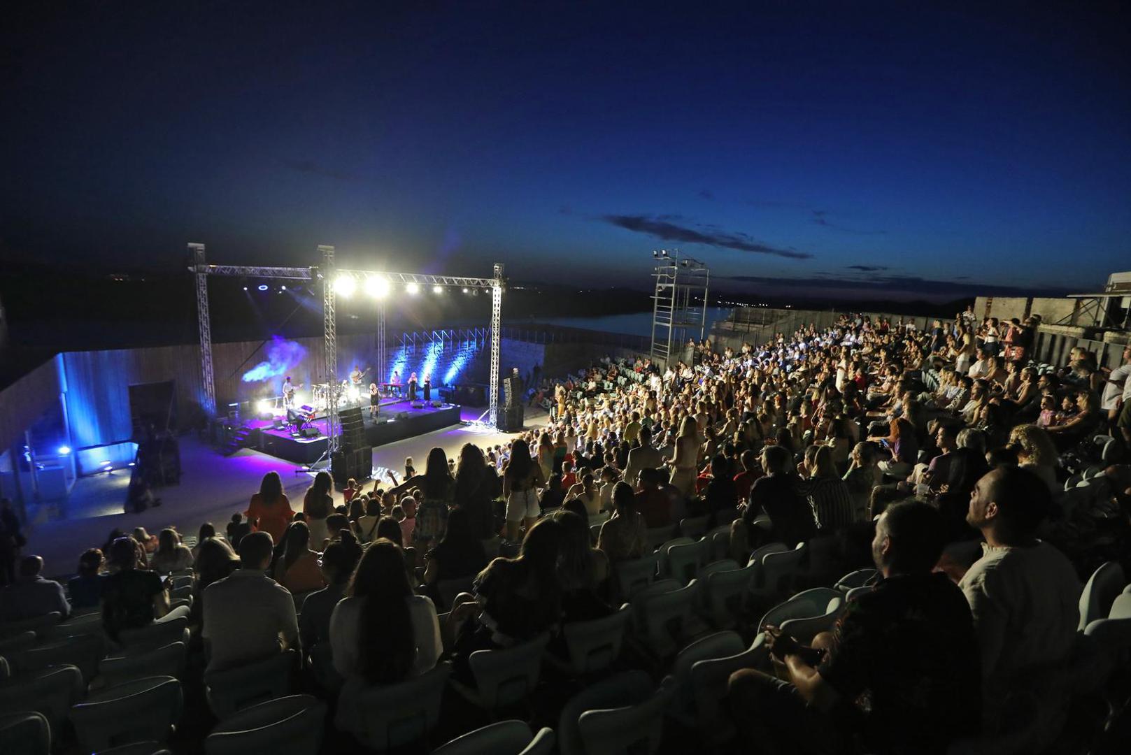 Vanna je održala koncert na kojem je izvela svoje najveće hitove, a u repertoar je uključila i novu pjesmu "Dan po dan", duet sa Sergejem iz showa "The Voice" koji su prošlog vikenda predstavili na Melodijama Jadrana. Osim toga, Sergej joj je bio i gost koncerta. 