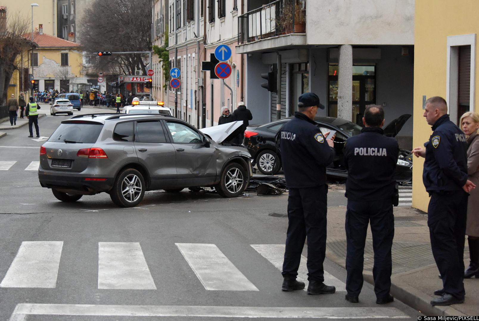 09.02.2024., Pula: Prometno krizanje Stankoviceve i Zagrebacke ulice, Puljanima je crna tocka u prometu, odnosno mjesto u centru grada, gdje se najcesce dogadjaju prometne nesrece.  Photo: Sasa Miljevic/PIXSELL