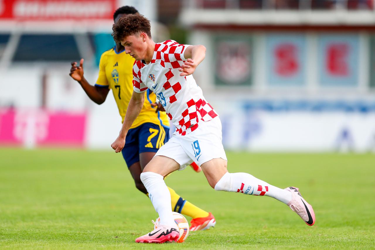U Sesvetama odigrana nogometna utakmica U-21, Hrvatska - Švedska