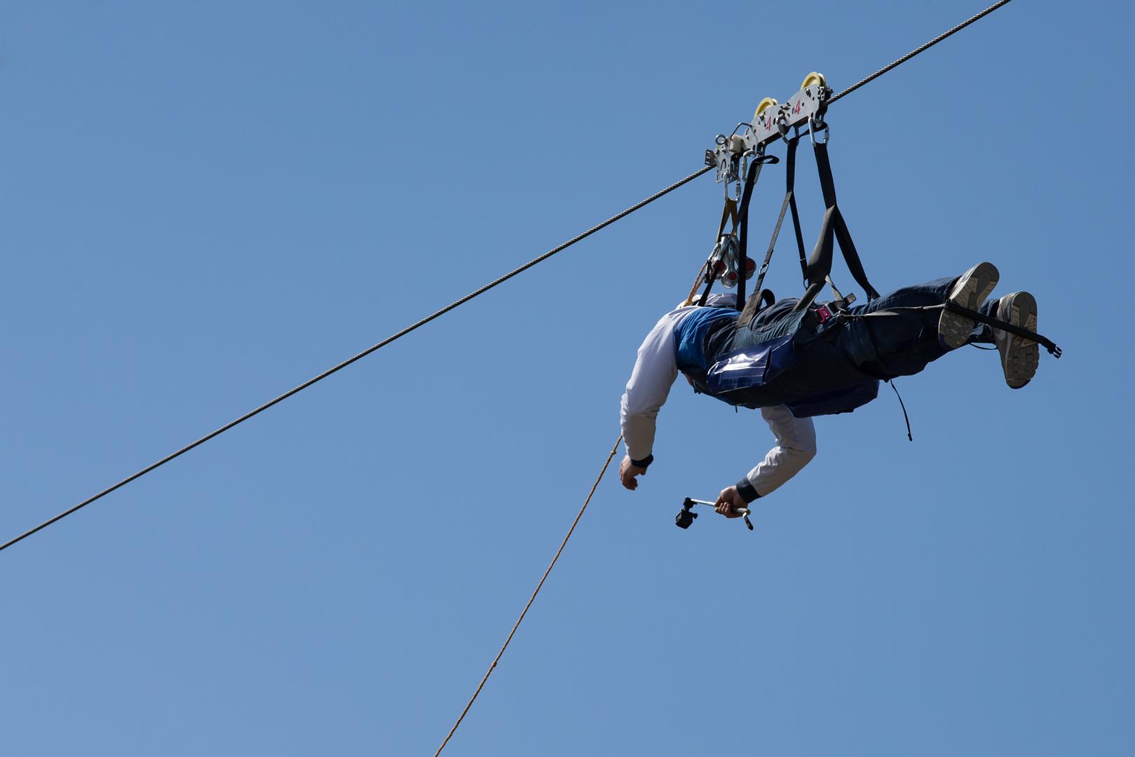 Zipline, adrenalinski parkovi, špilje, medvjedi, jeleni ili ribe; birajte sami. U svakom slučaju, i roditelji i djeca doživjet zabavnu i uzbuđenje. Adrenalinski parkovi su vrlo popularni, a ima ih mnogo u kontinentalnoj Hrvatskoj. Zipline Pazi Medo jedan je od najdužih jednodijelnih zip lineova u Europi, čija ukupna dužina iznosi 1700 metara. Uz vjetar moguća je brzina veća od 120 km/h. Čak i ako vjetar puše iz suprotne strane (s juga), dostiže brzinu od oko 100 km/h. Osim u uzbuđenju, uživat ćete i u prekrasnim pogledima.