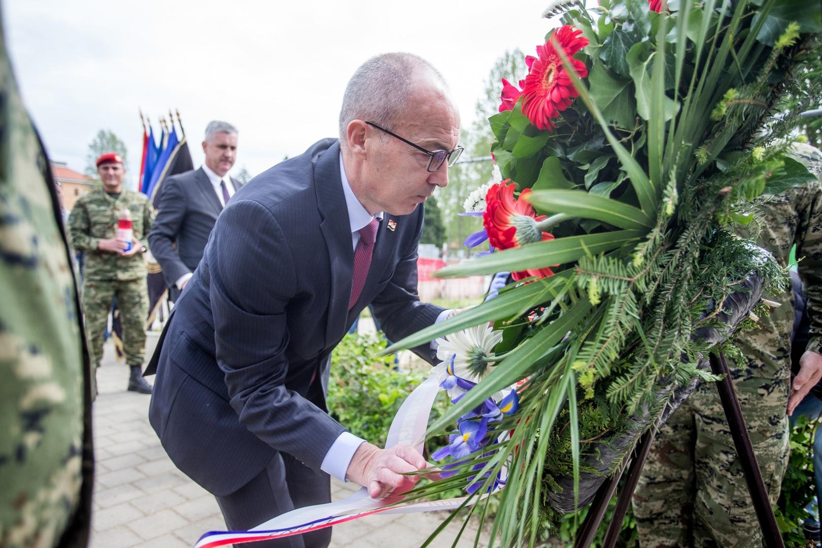 29.04.2020., Osijek - Svecano obiljezavanje 29. obljetnice osnutka 3. gardijske brigade Kune i Tenkovske bojne Kune Gardijske oklopno-mehanizirane brigade Hrvatske kopnene vojske te polaganje vijenaca i paljenje svijeca na spomenik poginulim pripadnicima. Photo: Davor Javorovic/PIXSELL