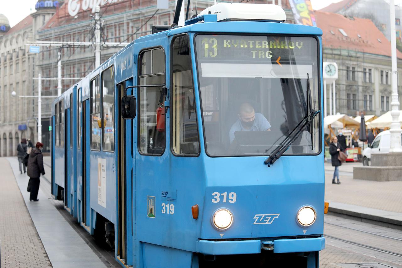 Zagreb: Malobrojni građani započeli petak 13. u tramvaju broj 13