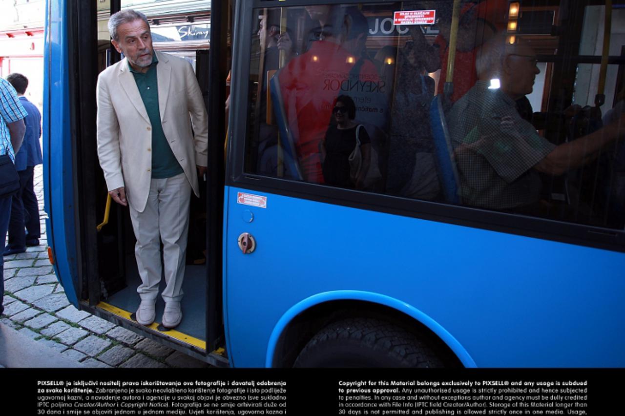 '16.07.2013., Zagreb - Gradonacelnik Milan Bandic, pustio je u promet novu trasu autobusne linije ZET-a broj 150, Tuskanac garaza-Gorni grad-Trg bana Josipa Jelacica.  Photo: Goran Stanzl/PIXSELL'