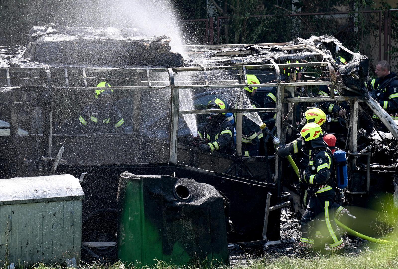 19.06.2023., Zagreb - U Hercegovackoj ulici planuo autobus ZET-a. ostecena okolna vozila i kontejneri. Photo: Davor Puklavec/PIXSELL