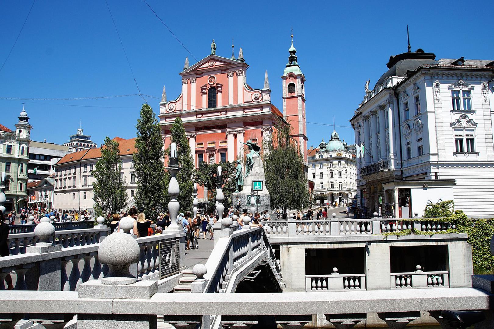 Prepoznatljiv po Zmajevom mostu, legendi o zmaju te svojoj predivnoj rijeci, riječ je o...