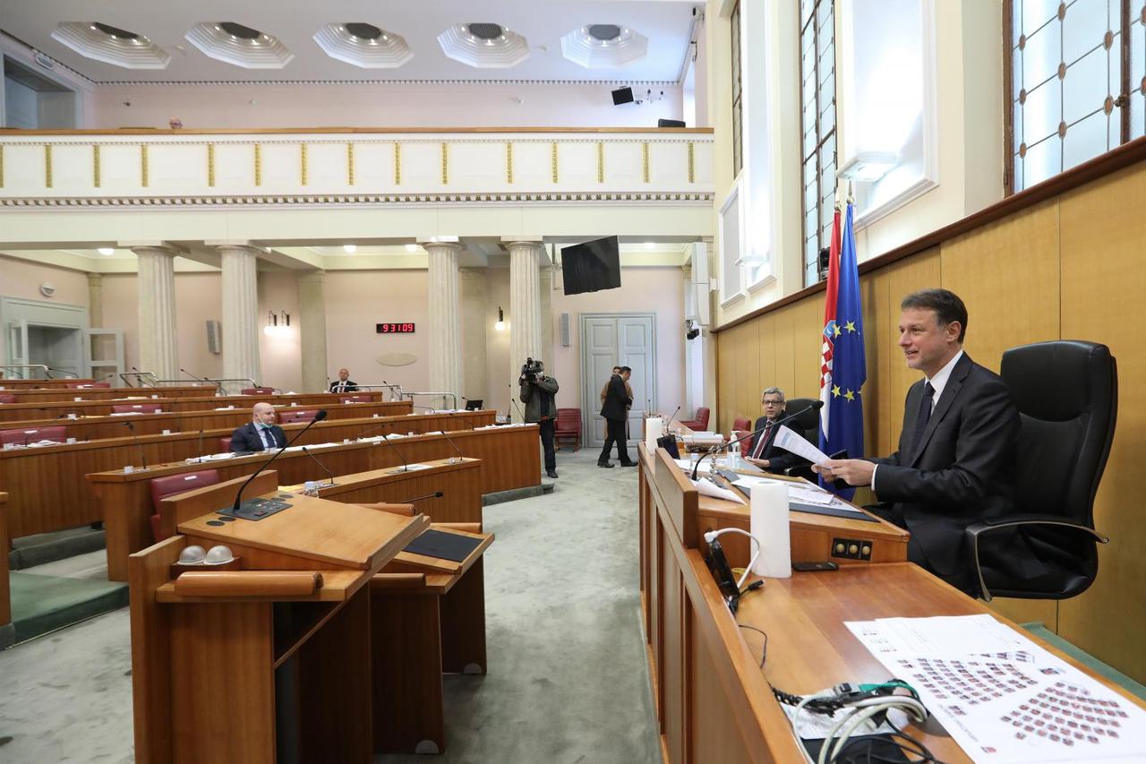 Zastupnici se vratili u zgradu Hrvatskog sabora gdje nastavljaju sa zasjedanjem