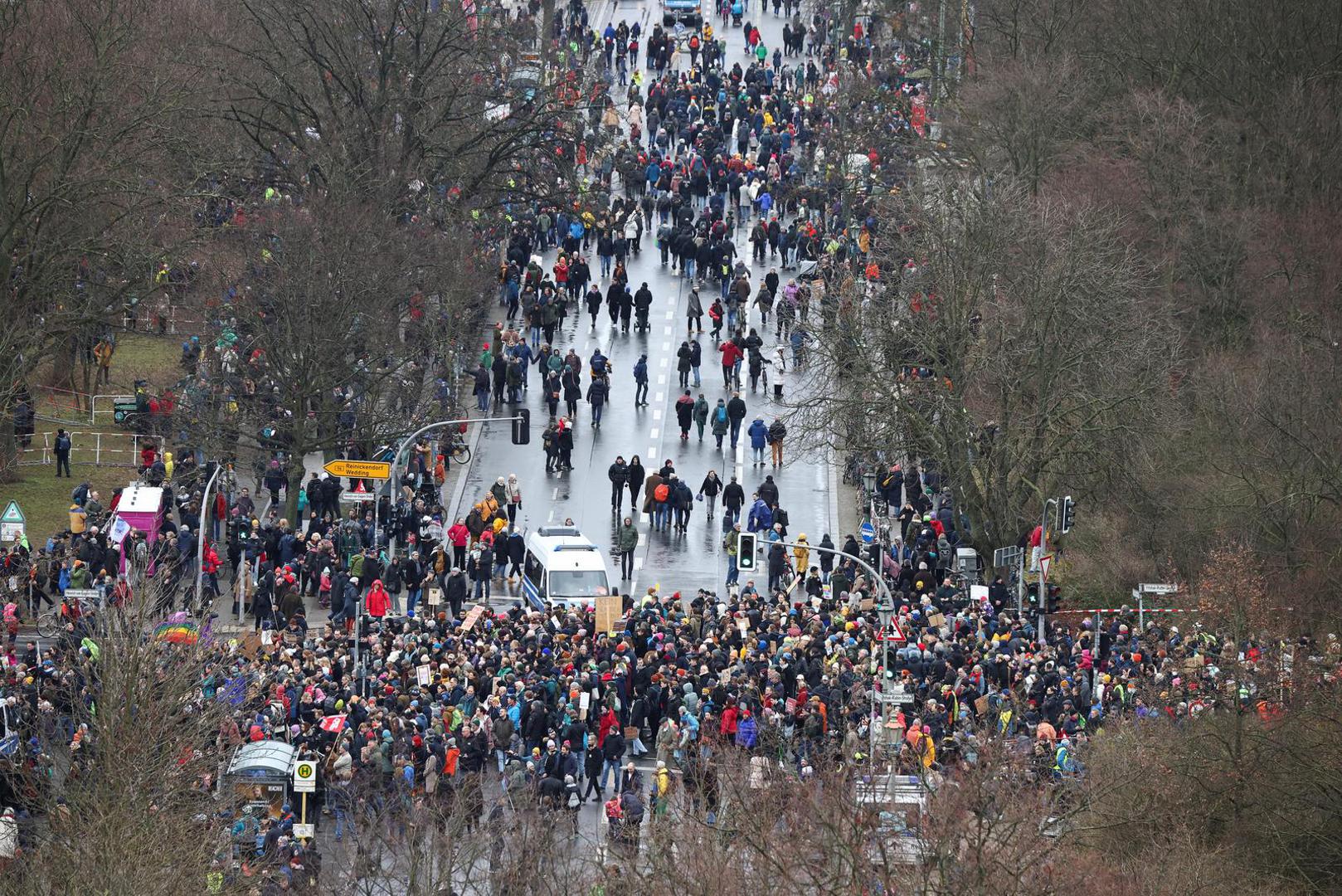 People attend a demonstration march to protest against right-wing extremism and for the protection of democracy in Berlin, Germany February 3, 2024. REUTERS/Liesa Johannssen Photo: LIESA JOHANNSSEN/REUTERS