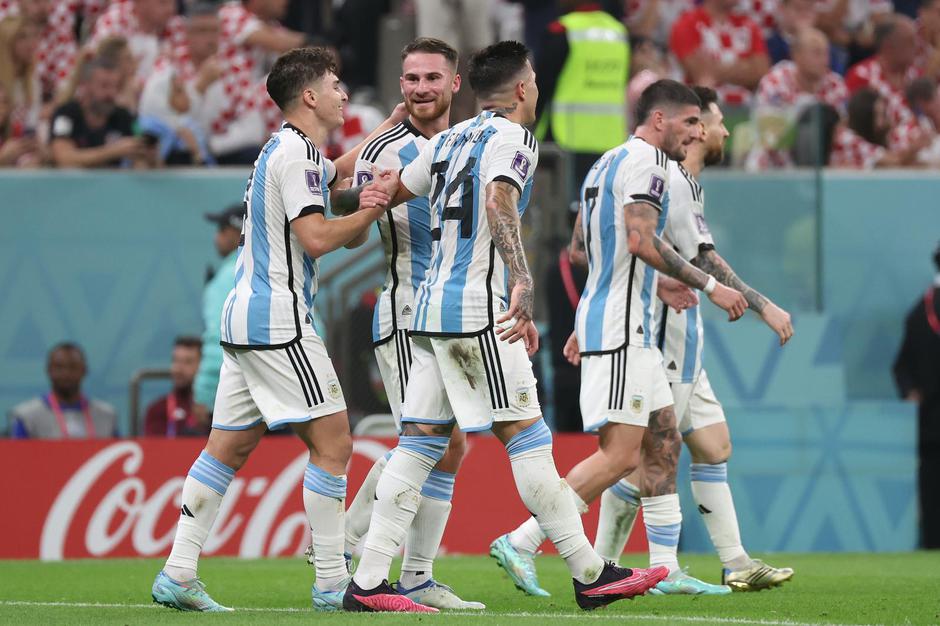 KATAR 2022 - Argentina vodi 2-0 golom Alvareza