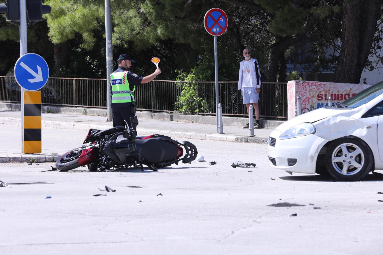 Split: Policijski očevid nakon sudara automobila i motocikla