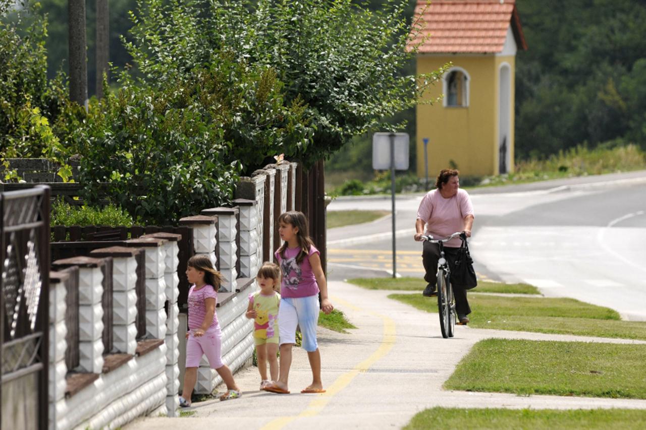 '05.07.2011., Dekanovec- Opcina Dekanovec najmanja je opcina u Hrvatskoj. Broj stanovnika sa 800 pao je na 500. U Dekanovcu nedostaju mladi. Photo: Vjeran Zganec-Rogulja/PIXSELL'