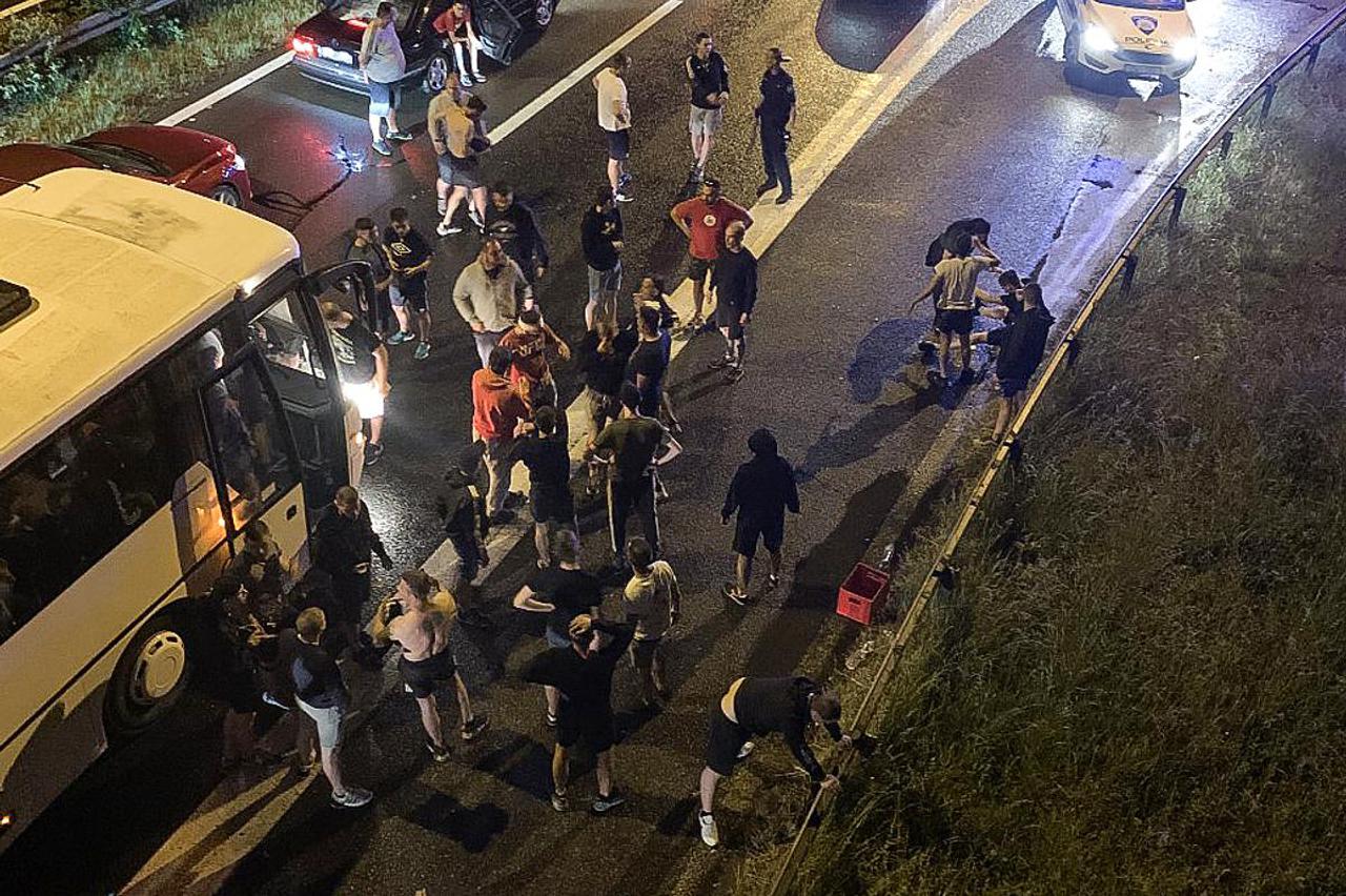 Zagreb: Torcida na povratku na autocesti napala policiju koja je uzvratila vatrenim oružjem