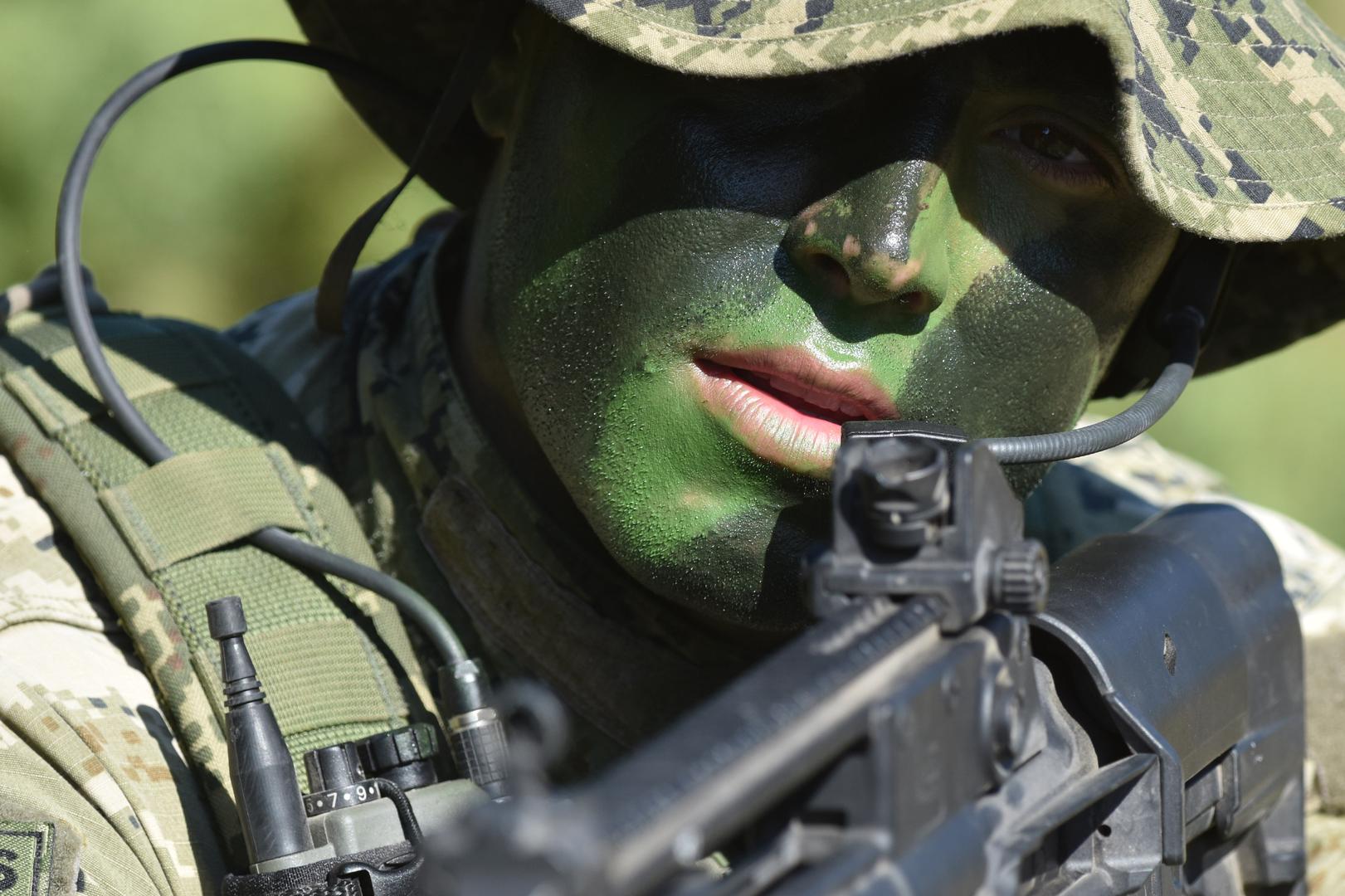 Na vježbi je bilo angažirano preko deset borbenih oklopnih vozila Patria te razna topnička i protuoklopna sredstva.