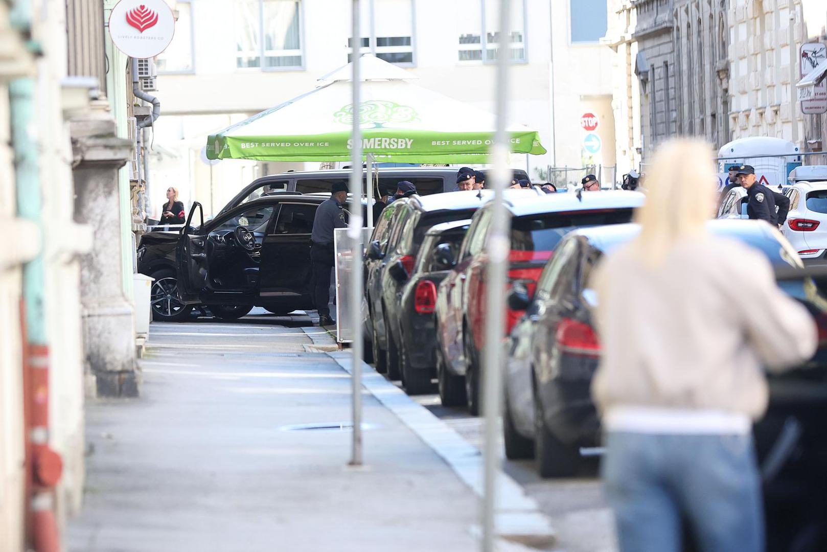 Policijski službenici na Trgu žrtava fažizma uočili su automobil MG HS talijanskih oznaka koji je dan ranije ukraden iz dvorišta jedne auto praonice u Velikoj Gorici.